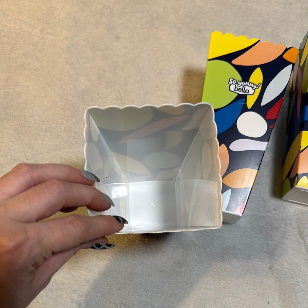 Colorful Popcorn Boxes - Picture 3 of 4